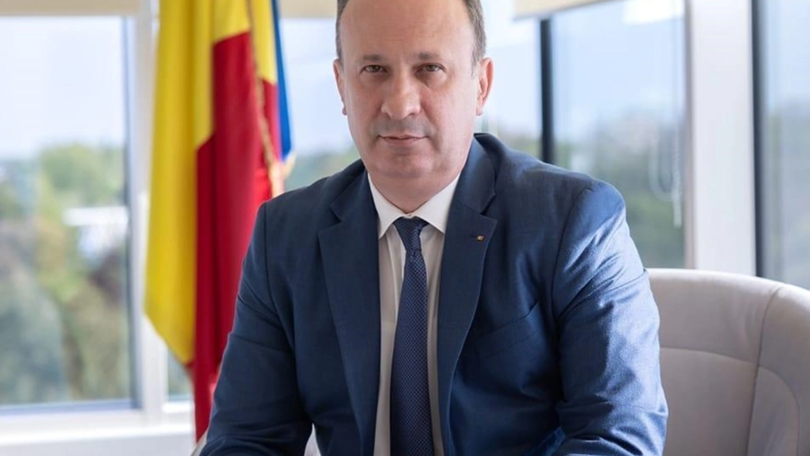 adrian caciu trage un semnal de alarma dupa decizia s p datoria publica a depasit 1 200 de miliarde de lei iar problema reala este la noi