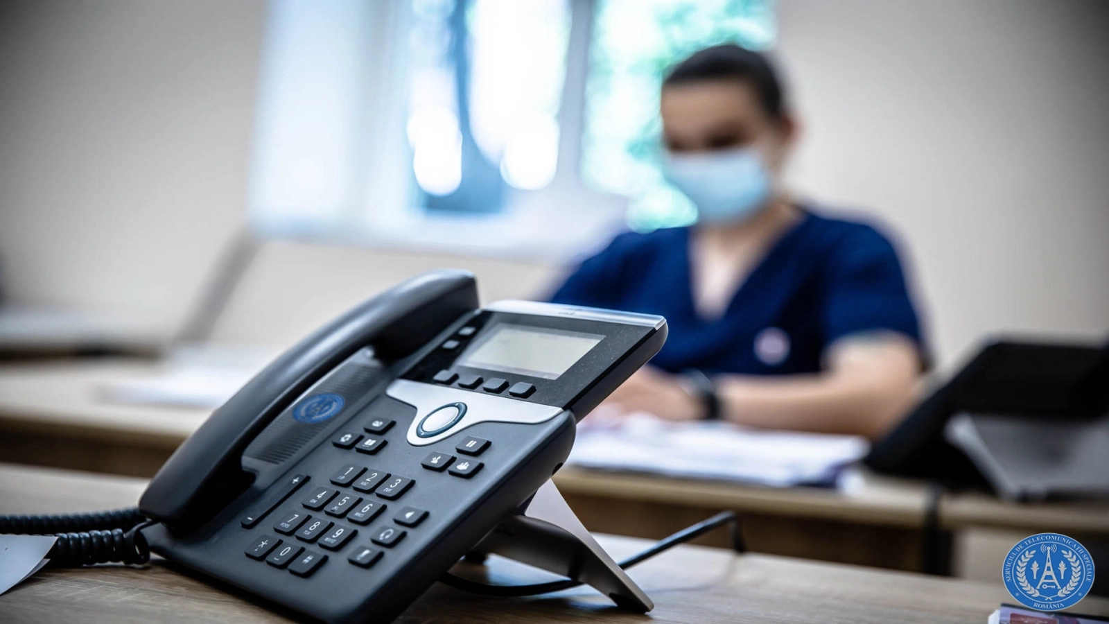 Afaceri din spaima de boală a seniorilor: șase femei admit frauda cu reclame false și „experți” fără studii medicale