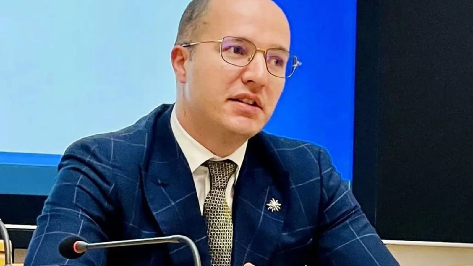 Alexandru Toader, fiul lui Tudorel Toader, în arest preventiv 30 de zile după un an de investigații. Reacția fostului ministru
