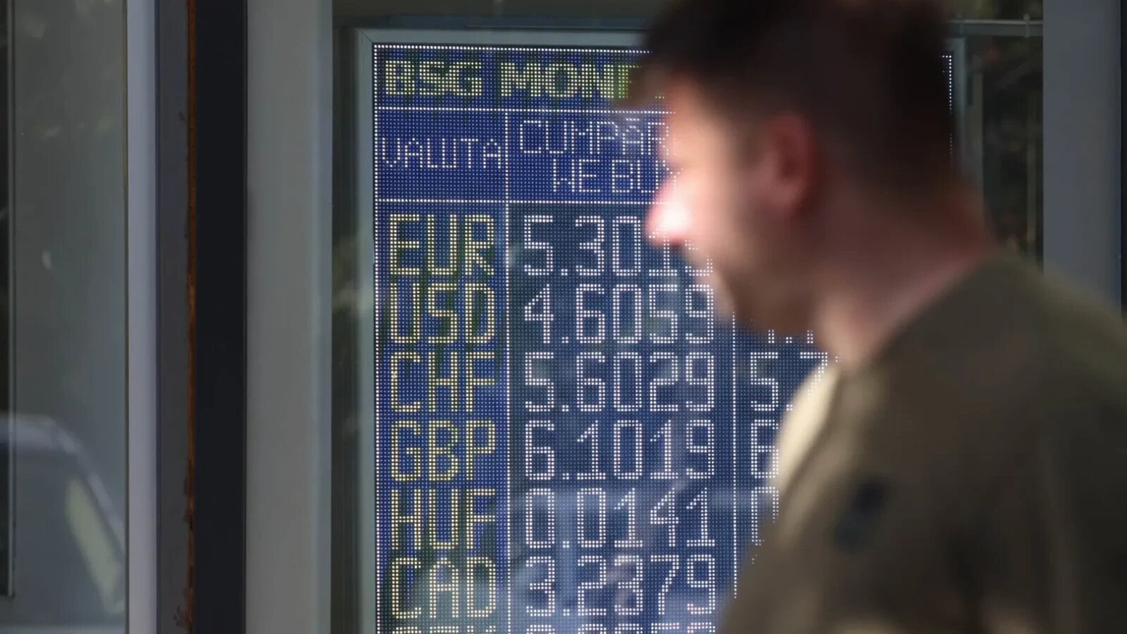 analistii financiari avertizeaza deprecierea leului va continua dupa atingerea unui nivel record