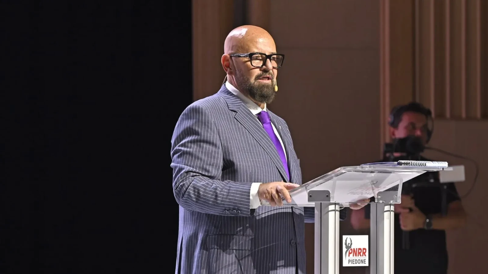 analiza reactiilor pe facebook la mesajele de paste ale politicienilor de la sute la milioane de interactiuni