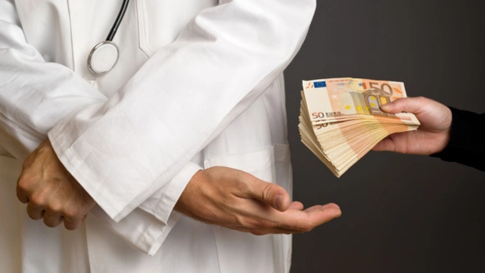 asistent medical de la spitalul din gataia judecat pentru ca a cerut bani pentru a interveni in favoarea unui pacient