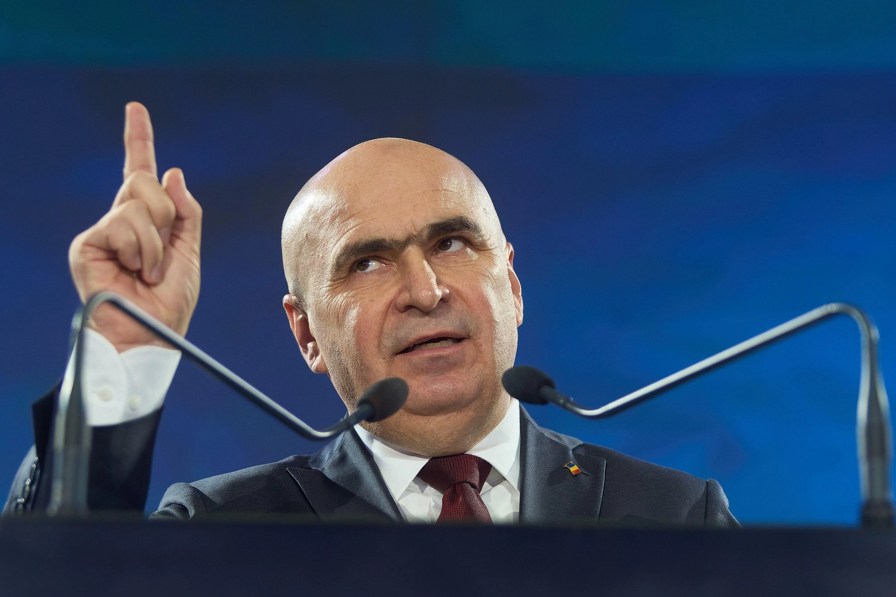 bolojan avertizeaza certurile politice costa bani instabilitatea se transforma in costuri pentru romani