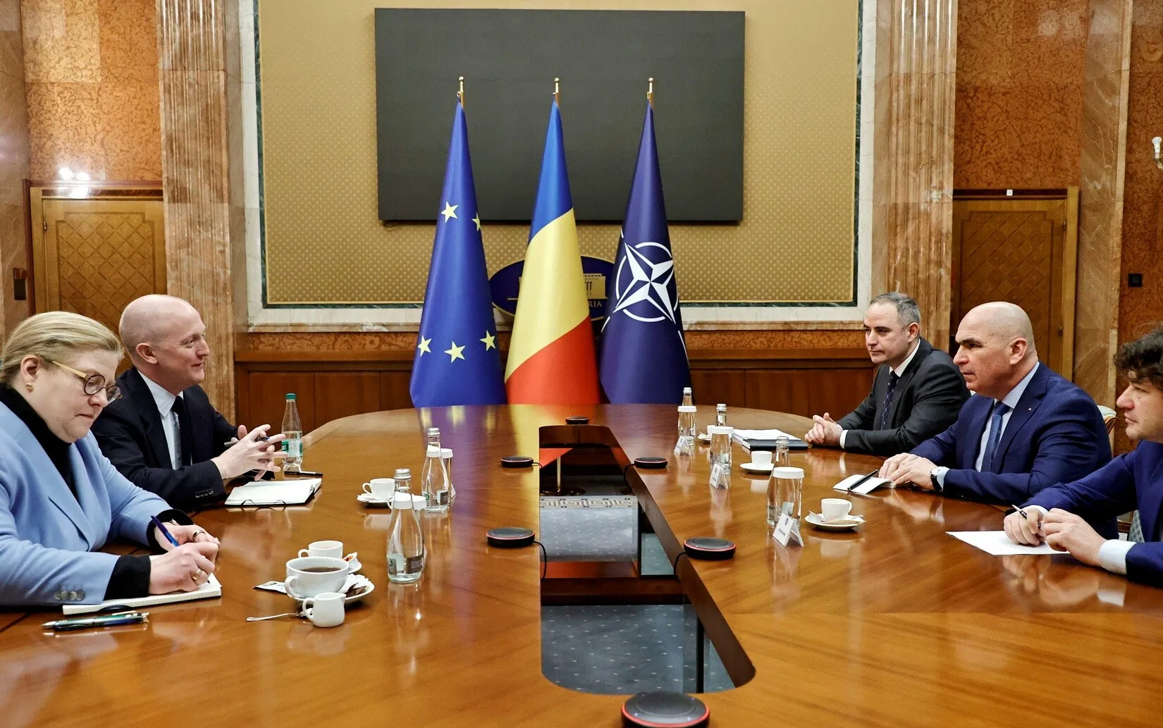 bolojan discuta cu moody s tinta de deficit 6 2 in 2026 cu investitii sustinute