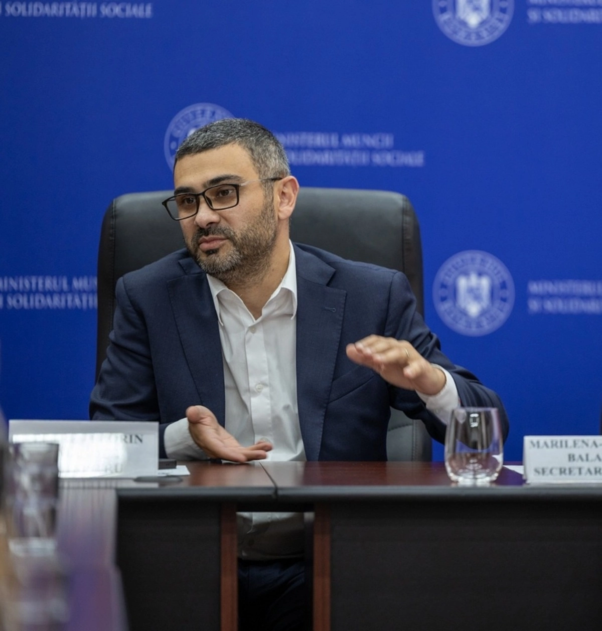 bugetul la un pas de criza manole o parte din pachetul social se finanteaza din cresterea salariului minim