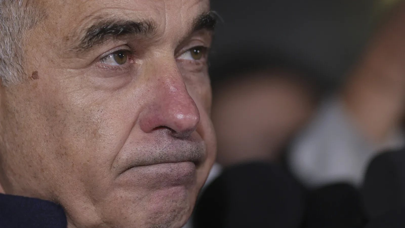 calin georgescu oprit in trafic cu bagajele spre otopeni inainte de perchezitiile diicot cezar dragotescu sustine ca a fost avertizat din interiorul sistemului