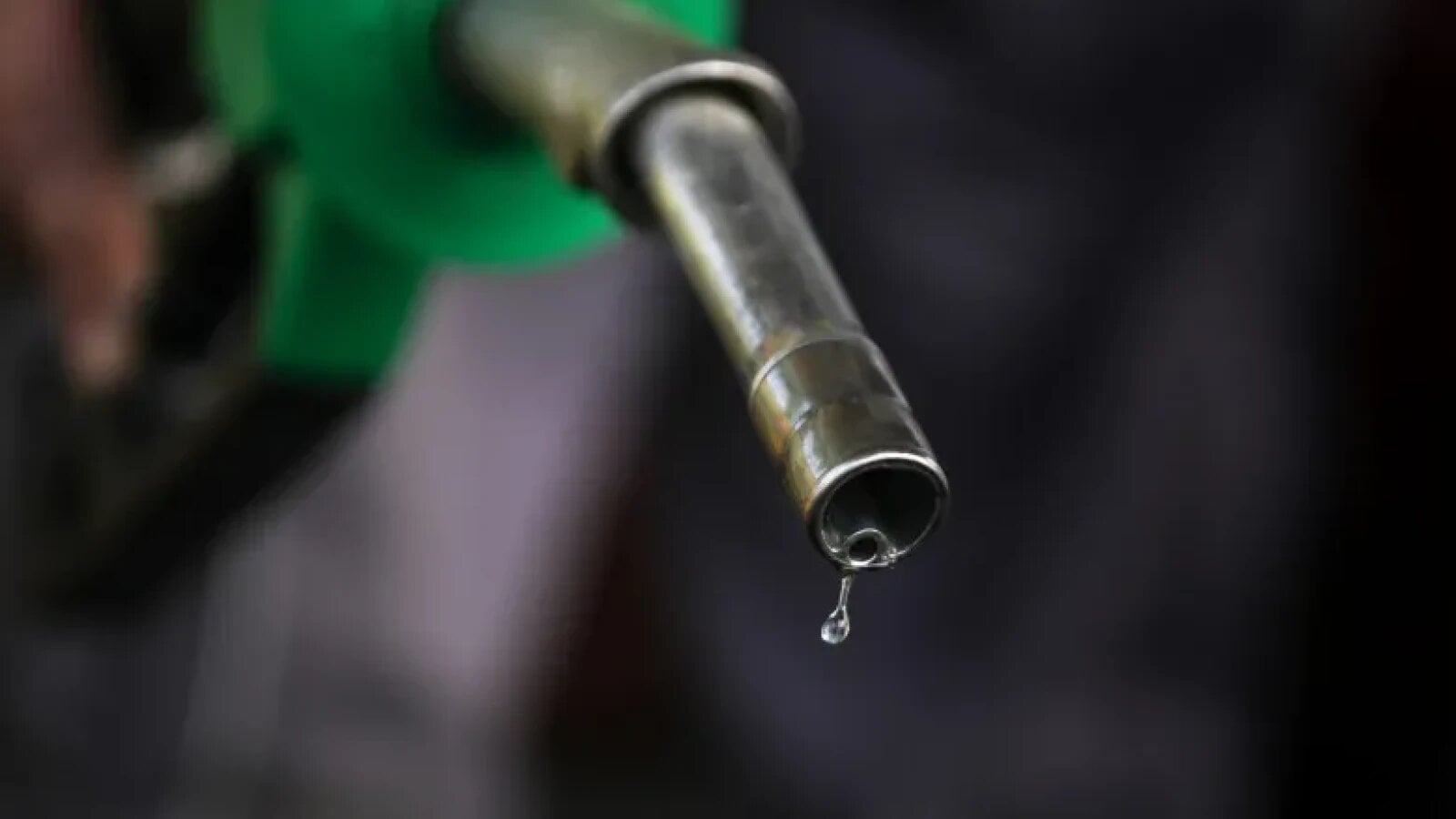 carburantii se scumpesc din nou benzina standard ajunge la 9 99 lei pe litru motorina depaseste 10 5 lei