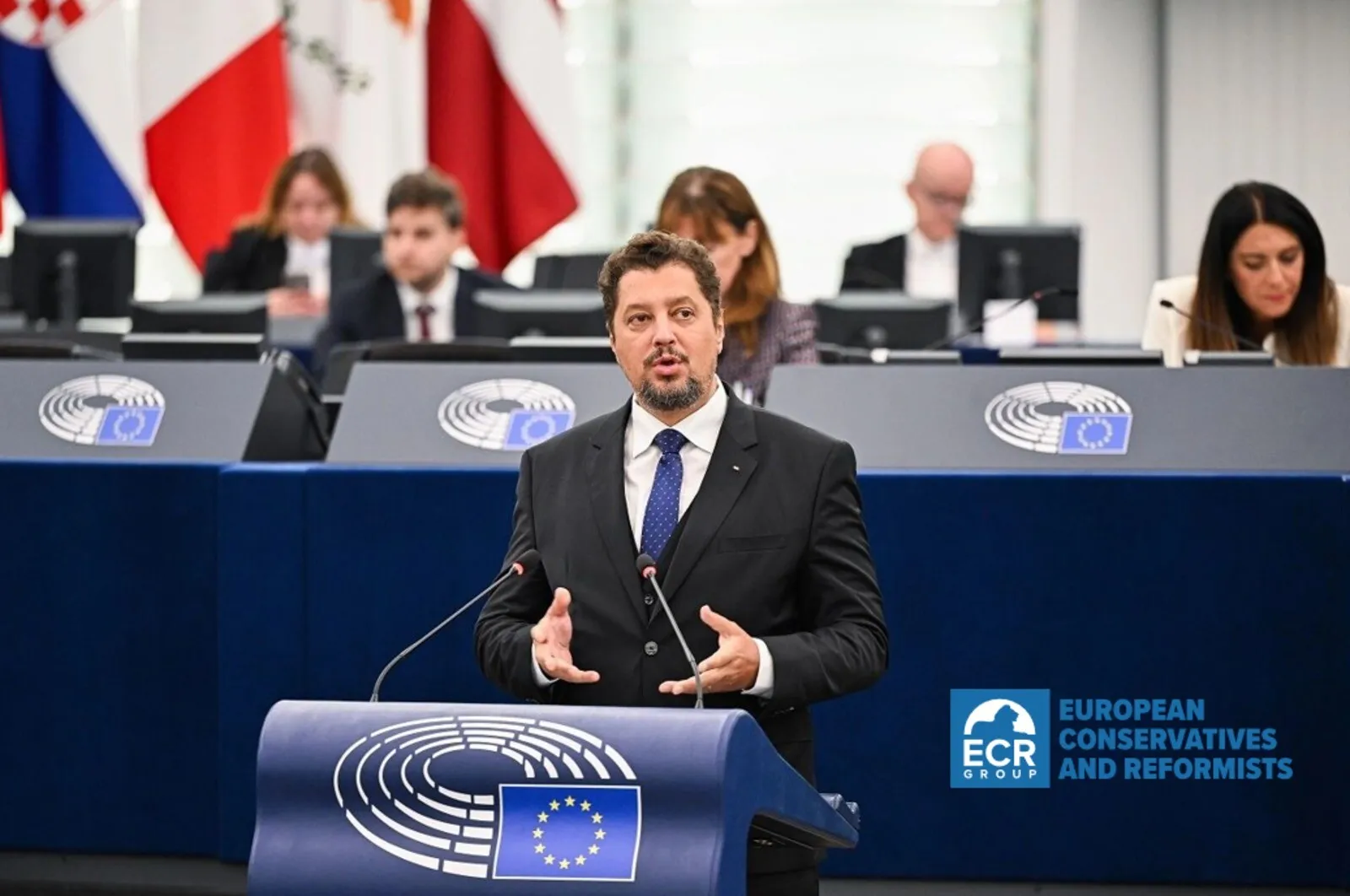 claudiu tarziu recesiunea tehnica a romaniei rezultatul unor politici economice iresponsabile