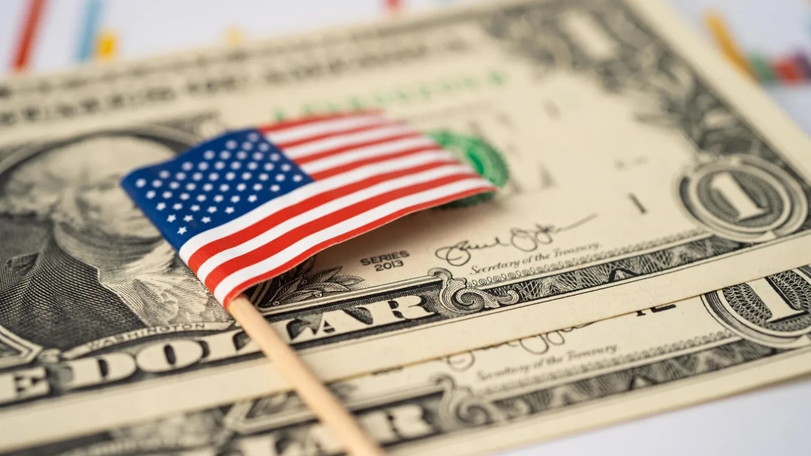 conflictul din iran amplifica volatilitatea financiara dolarul se apreciaza euro se confrunta cu dificultati