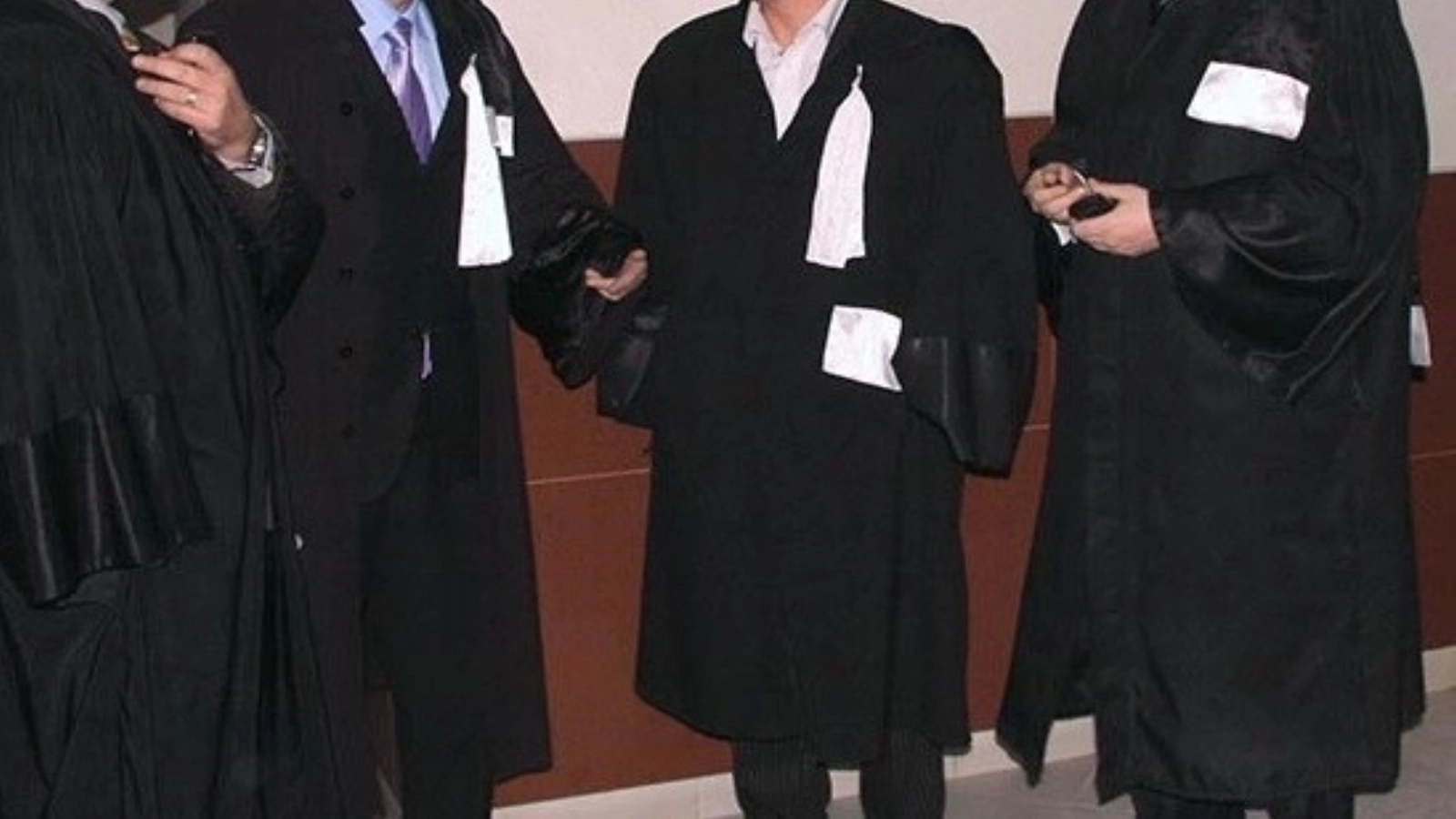 doi avocati si un executor judecatoresc trimisi in judecata pentru fals abuz in serviciu si inselaciune