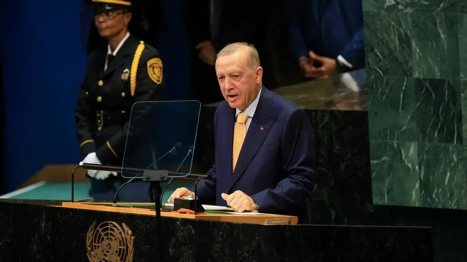 erdogan ankara nu va opta intre est si vest intr o ordine globala in care centrul de greutate se muta impactul asupra romaniei