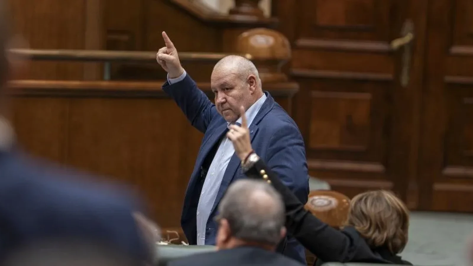 Fenechiu (PNL) îl provoacă pe Grindeanu: Cum le va explica primarilor PSD că vrea să-i desființeze?