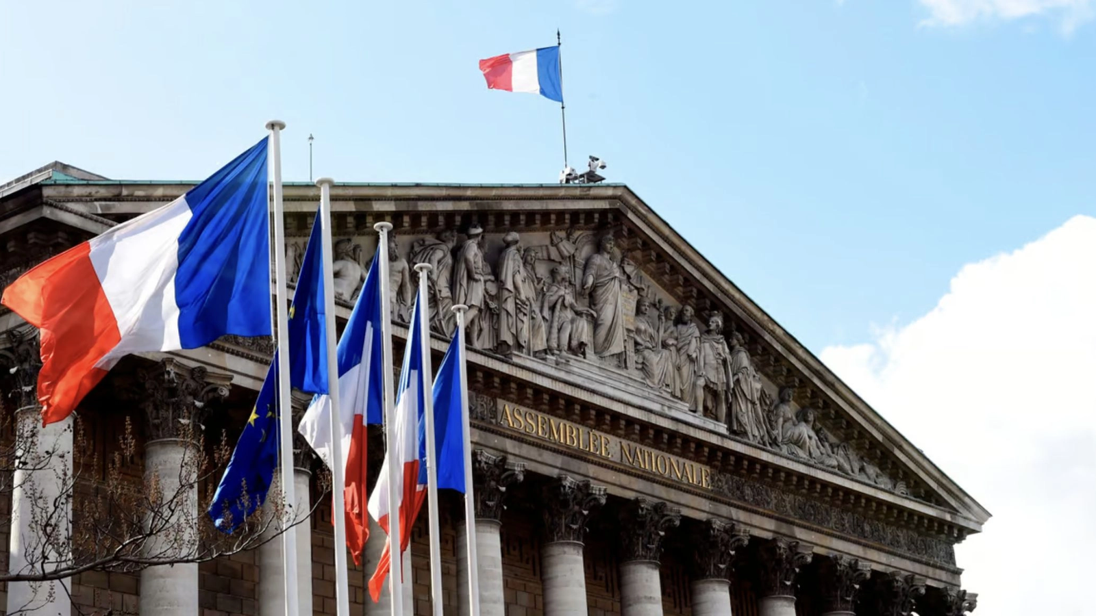 franta se confrunta cu o datorie record si presiuni de austeritate in contextul unui parlament divizat