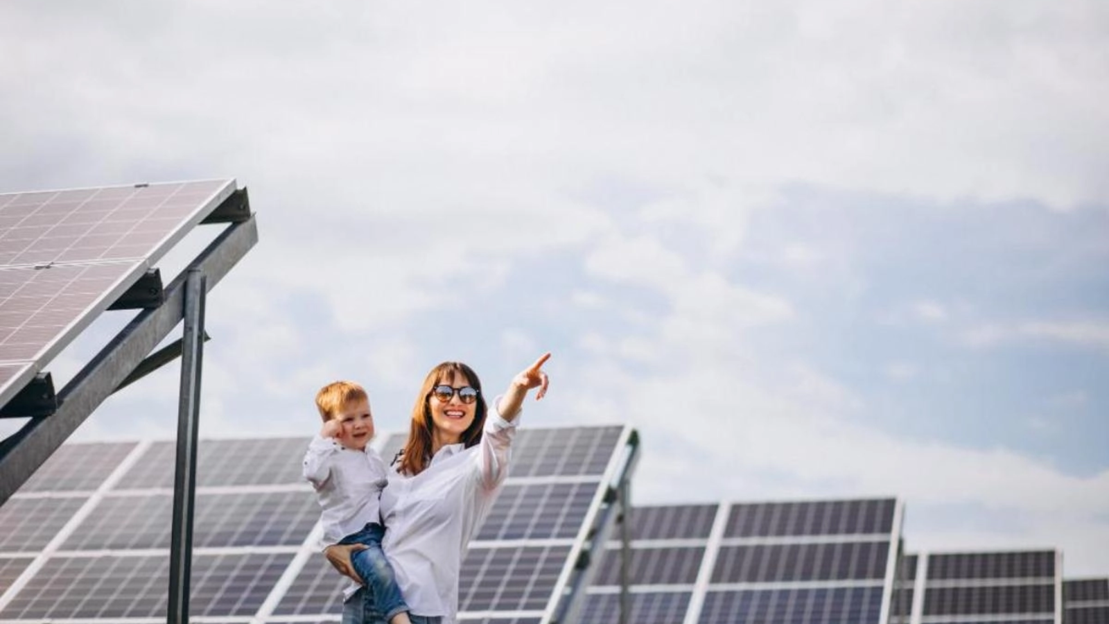 instalarea panourilor solare pe acoperis poate reduce factura anuala la energie cu peste 1 000 de euro