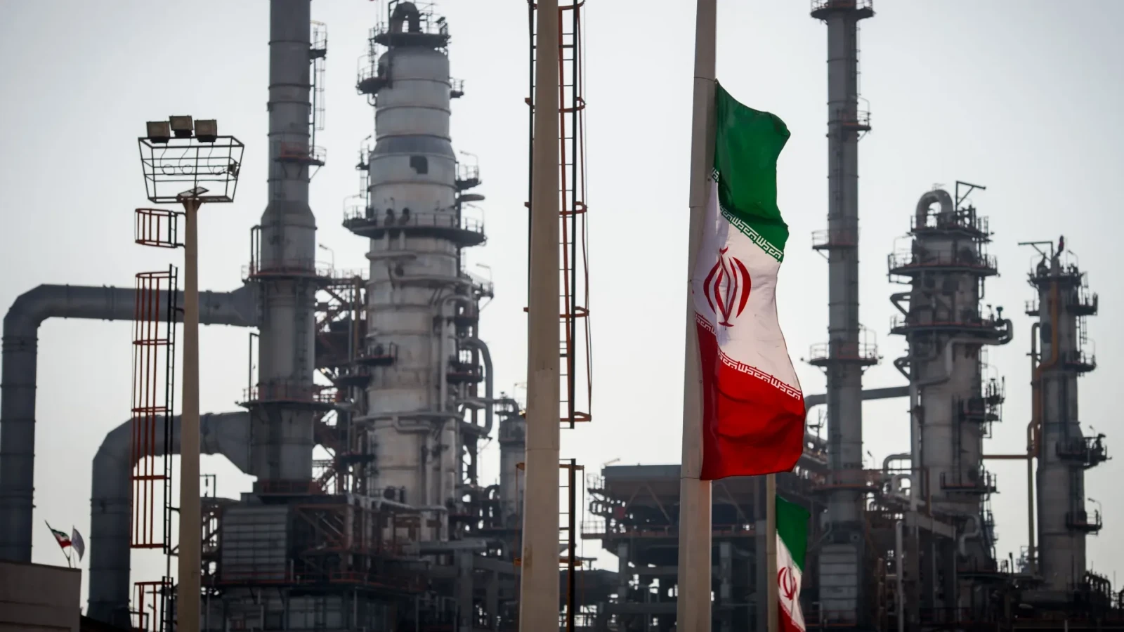 iranul lucreaza la reluarea productiei de petrol dupa atacuri reparatiile infrastructurii ar putea dura doua luni