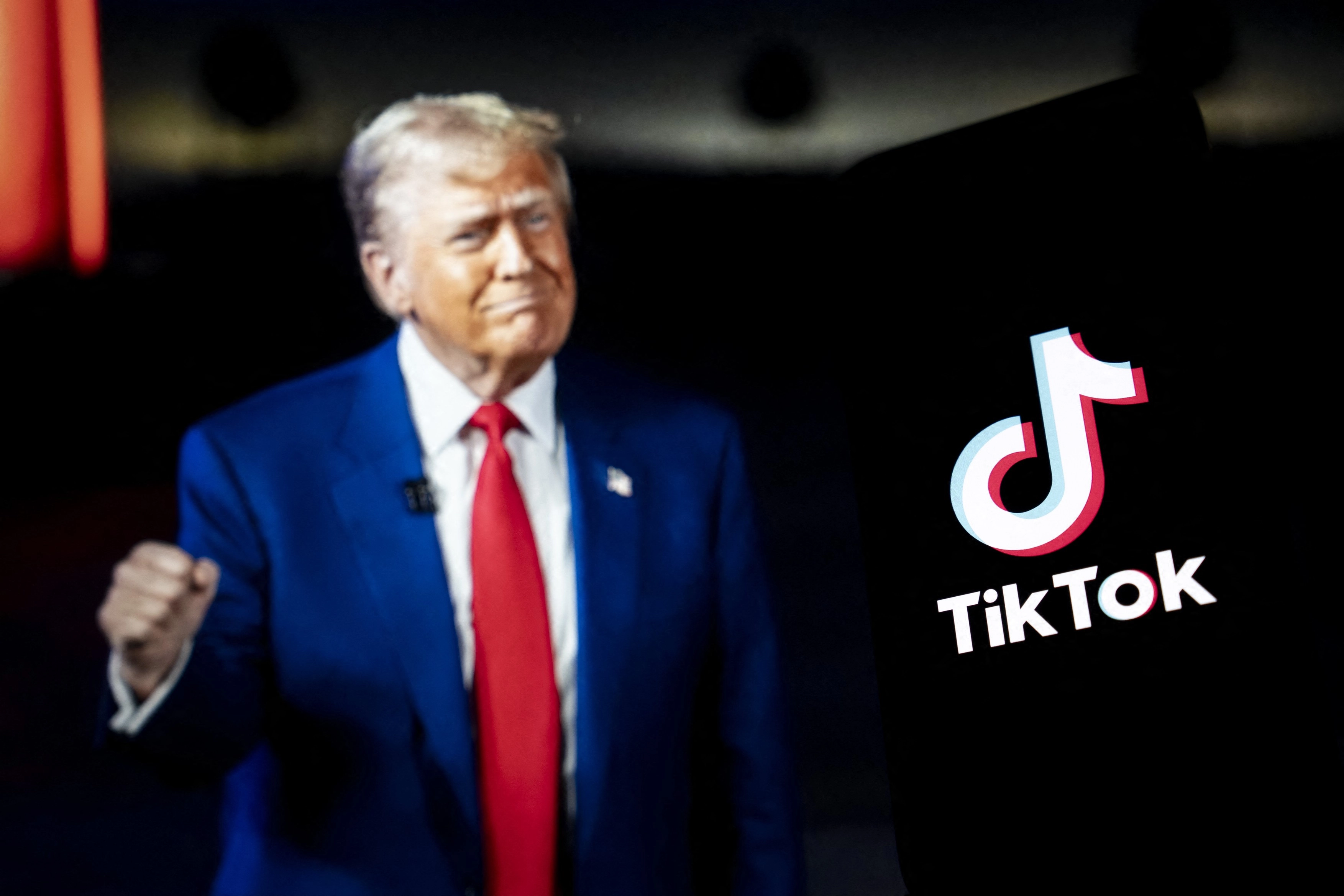 ironia ironiilor ajunsa pe mana americanilor tiktok e acuzata ca cenzureaza filmari anti trump utilizatorii americani aveau mai multa libertate sub chinezi