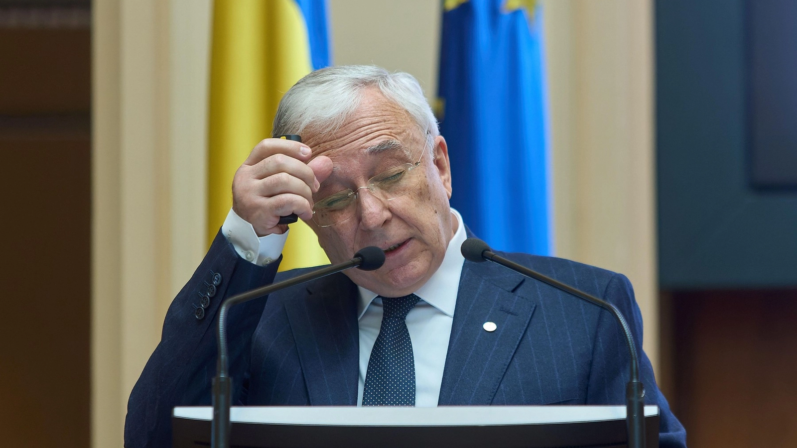 isarescu avertizeaza stabilitatea economica amenintata de socuri globale si tensiuni regionale