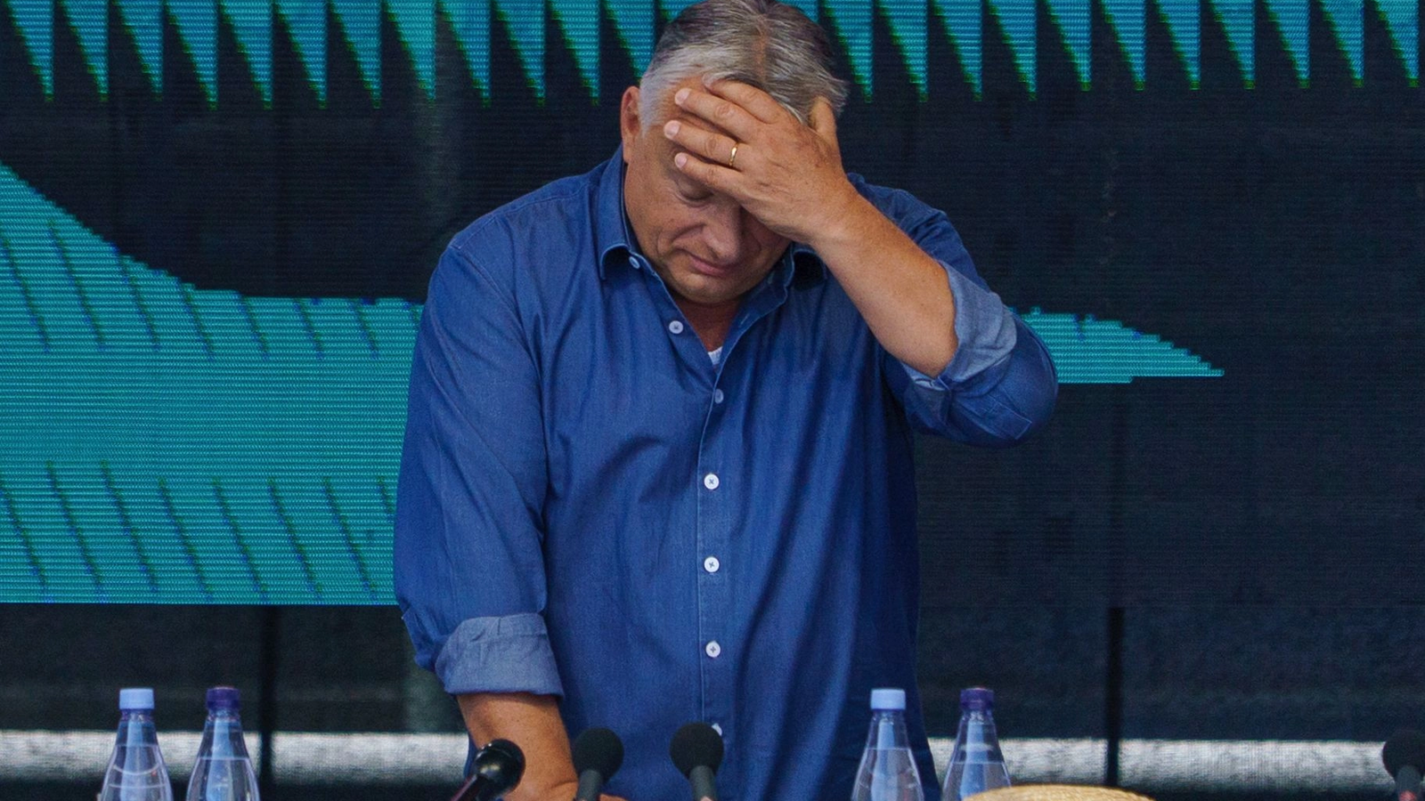 jurnalist acuzat de spionaj dezvaluie avioane guvernamentale ungare ar fi transportat valori din rusia