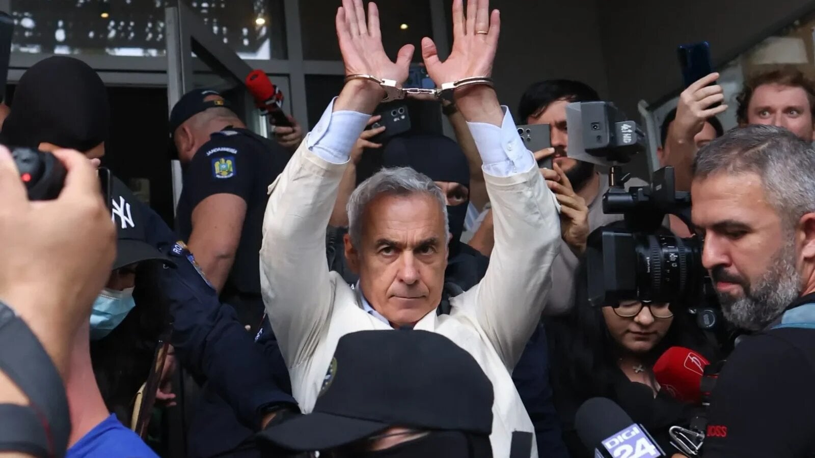 justificarea instantei pentru arestarea lui calin georgescu riscul concret de parasire a tarii