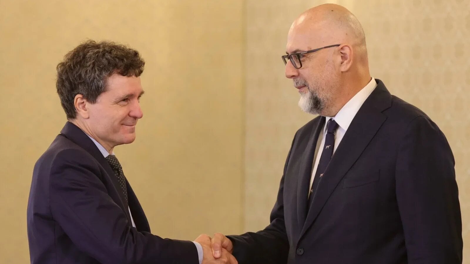 kelemen hunor afirma ca udmr nu se alatura unui guvern condus de psd nu poti sari in alt tren