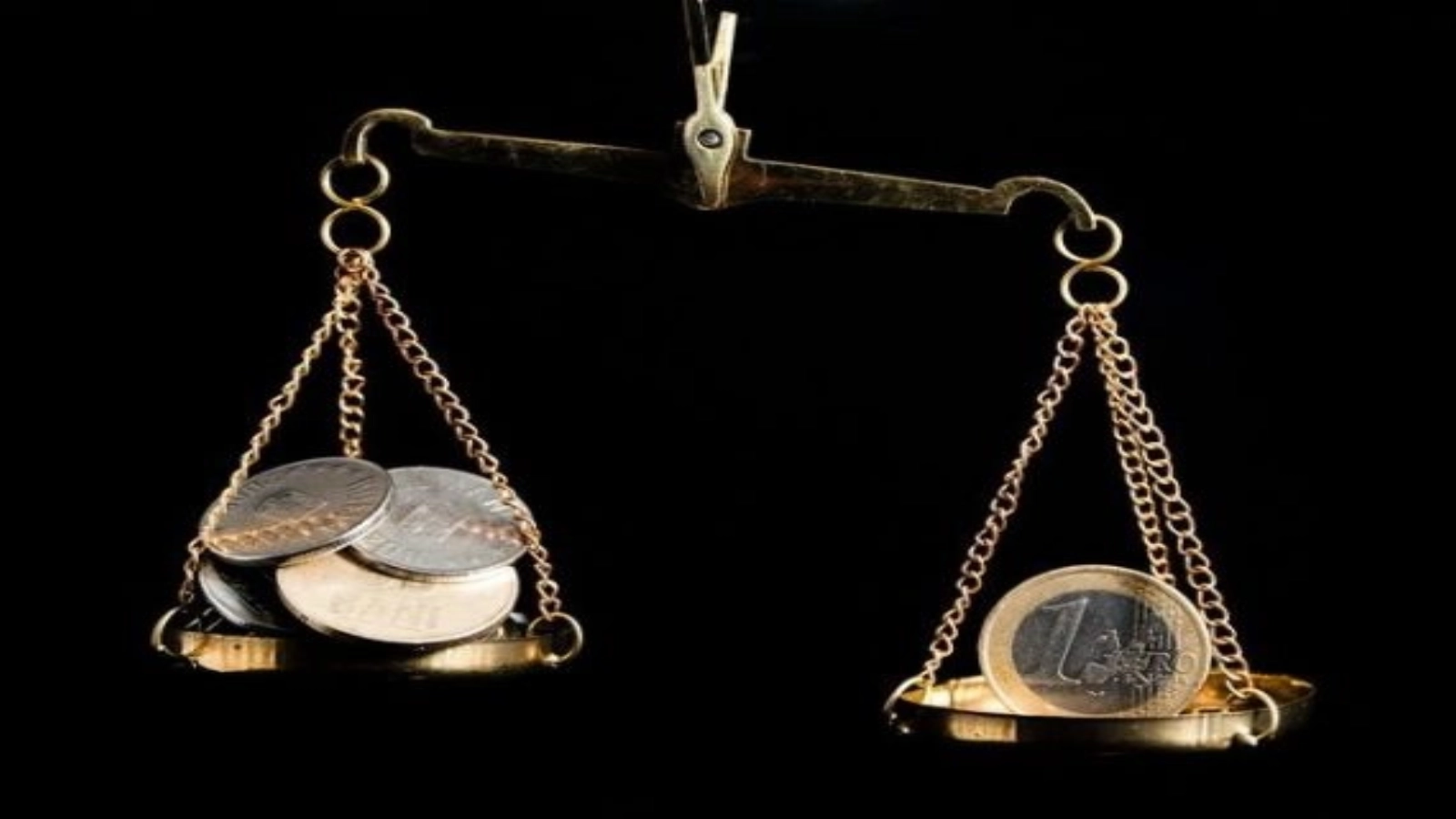 leul s a inregistrat cu o depreciere fata de euro dar a inregistrat o apreciere in raport cu dolarul american