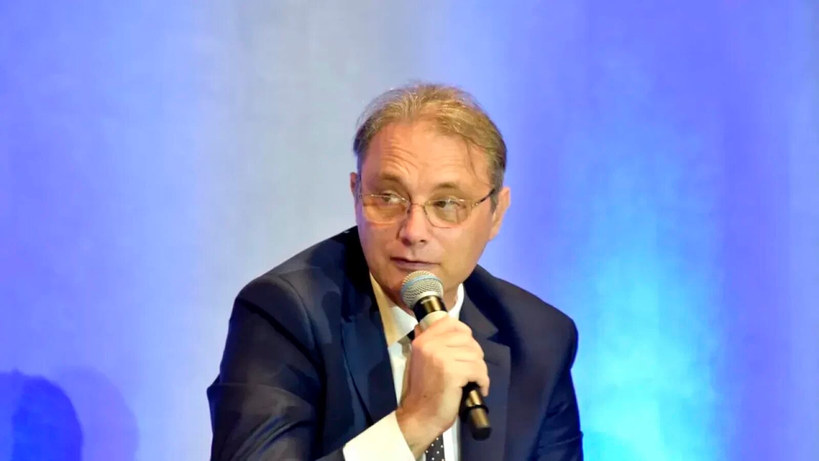 luca niculescu trage un semnal de alarma in contextul impasului politic situatia este extrem de grava romania nu isi permite sa astepte cateva luni ce declara despre alegerile anticipate