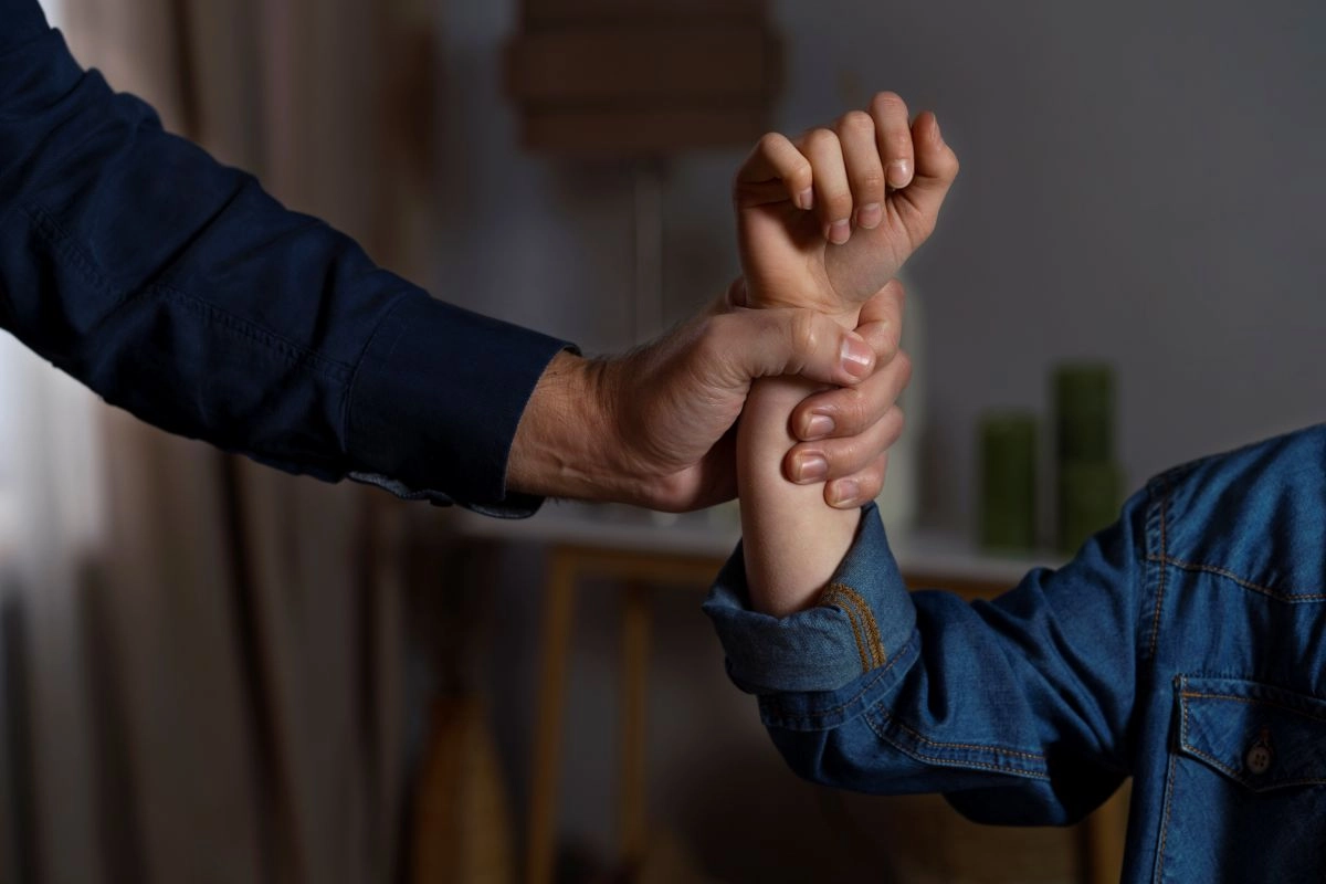 masuri dure pentru agresori consiliere obligatorie si restrictii de angajare