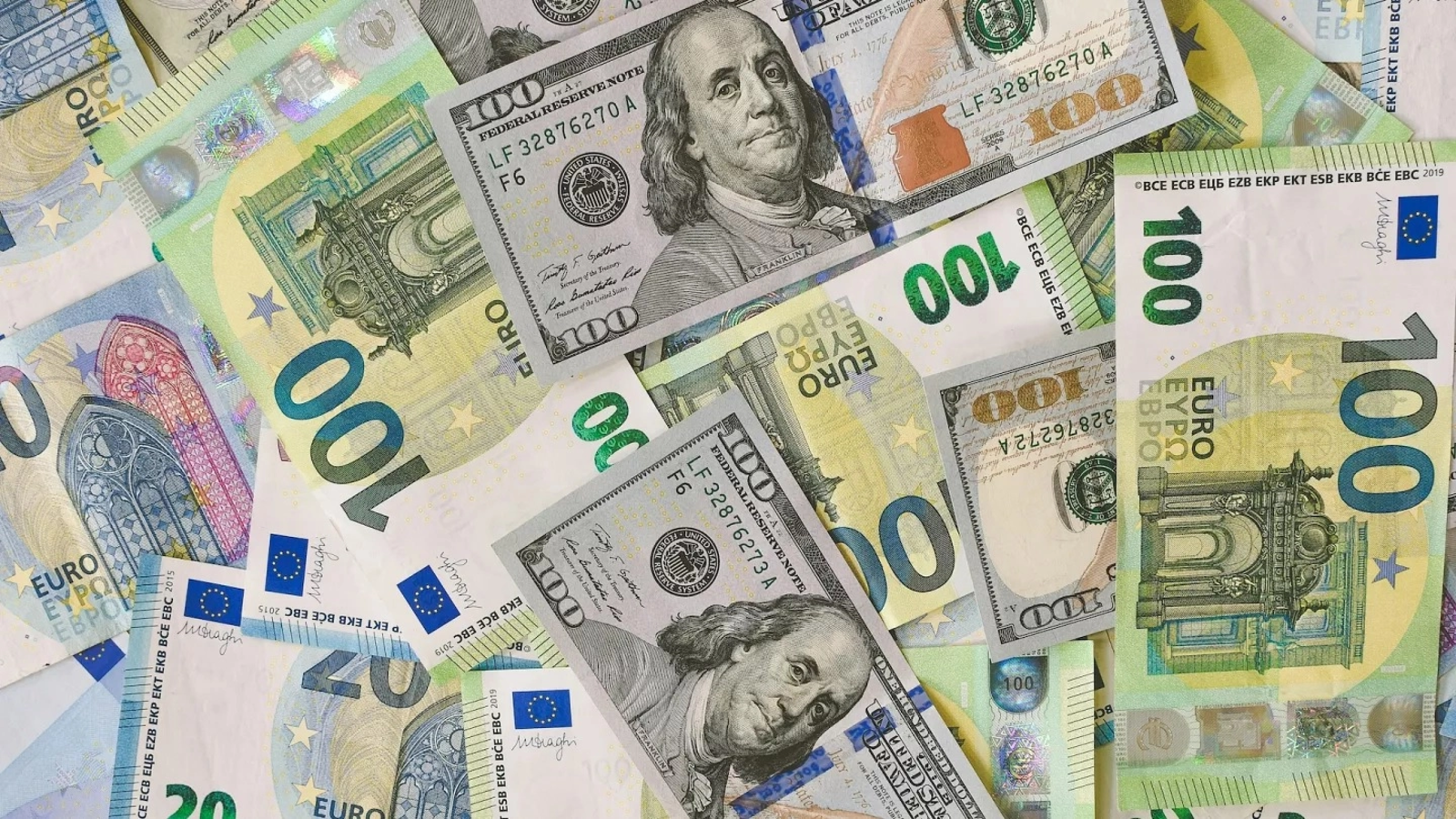moneda americana avanseaza puternic fata de euro cel mai bun rezultat lunar din ultimele 14 luni ce implicatii are pentru romania