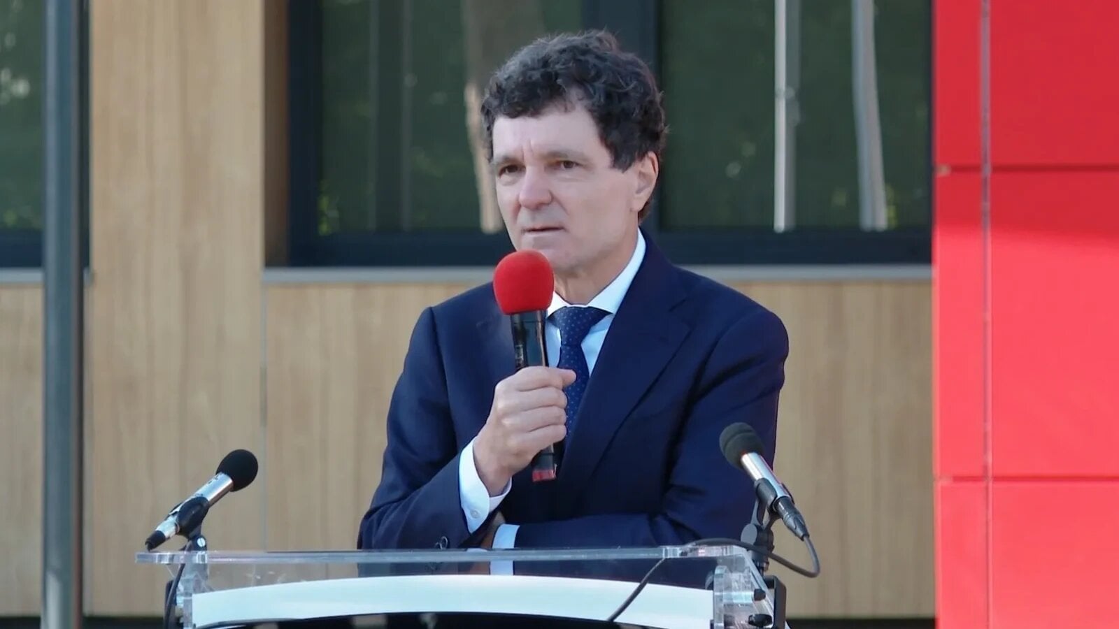 nicusor dan apel la echilibru la inaugurarea spitalului din bistrita nasaud daca citim presa sau ne uitam la televizor pare ca suntem in preajma apocalipsei