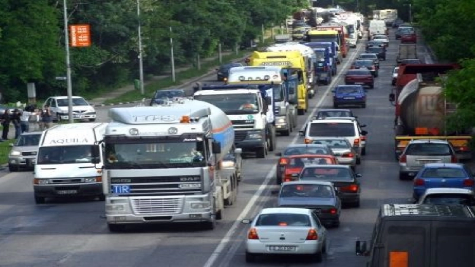 noi reguli de circulatie pentru vehiculele grele in capitala sanctiunile urca pana la 10 000 de lei restrictiile provoaca nemultumire interesant nimeni nu s a gandit la asta pana acum