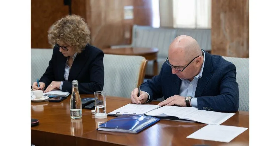 oana gheorghiu ii tine partea lui ilie bolojan lupta e pentru directia romaniei nu pentru un om