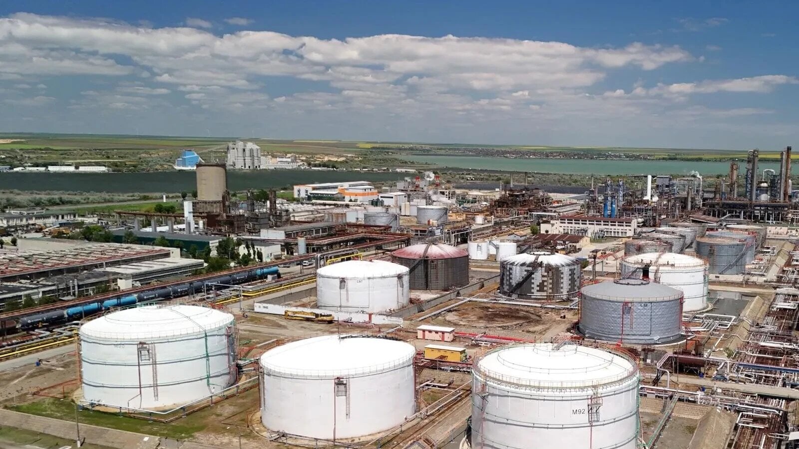 omv petrom raporteaza un profit de 4 1 miliarde lei in primele noua luni cu 18 mai mare si investitii record