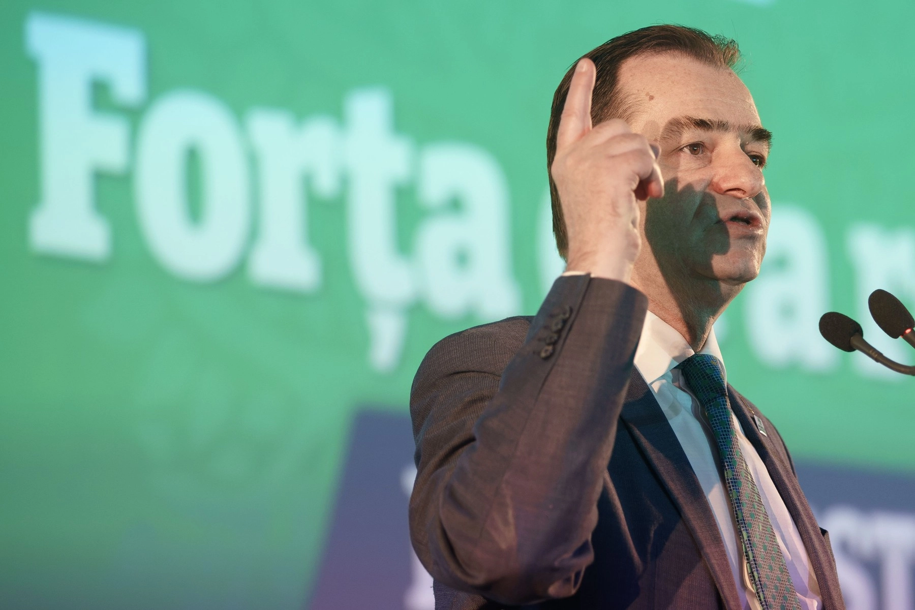 orban priveste cu scepticism acordul din coalitie un consens surprinzator dupa luni de blocaj