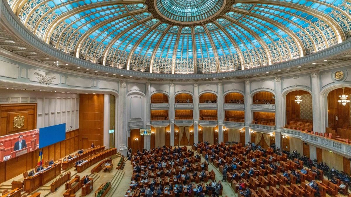 parlamentul la minim istoric de incredere analiza prabusirii institutiilor politice din romania