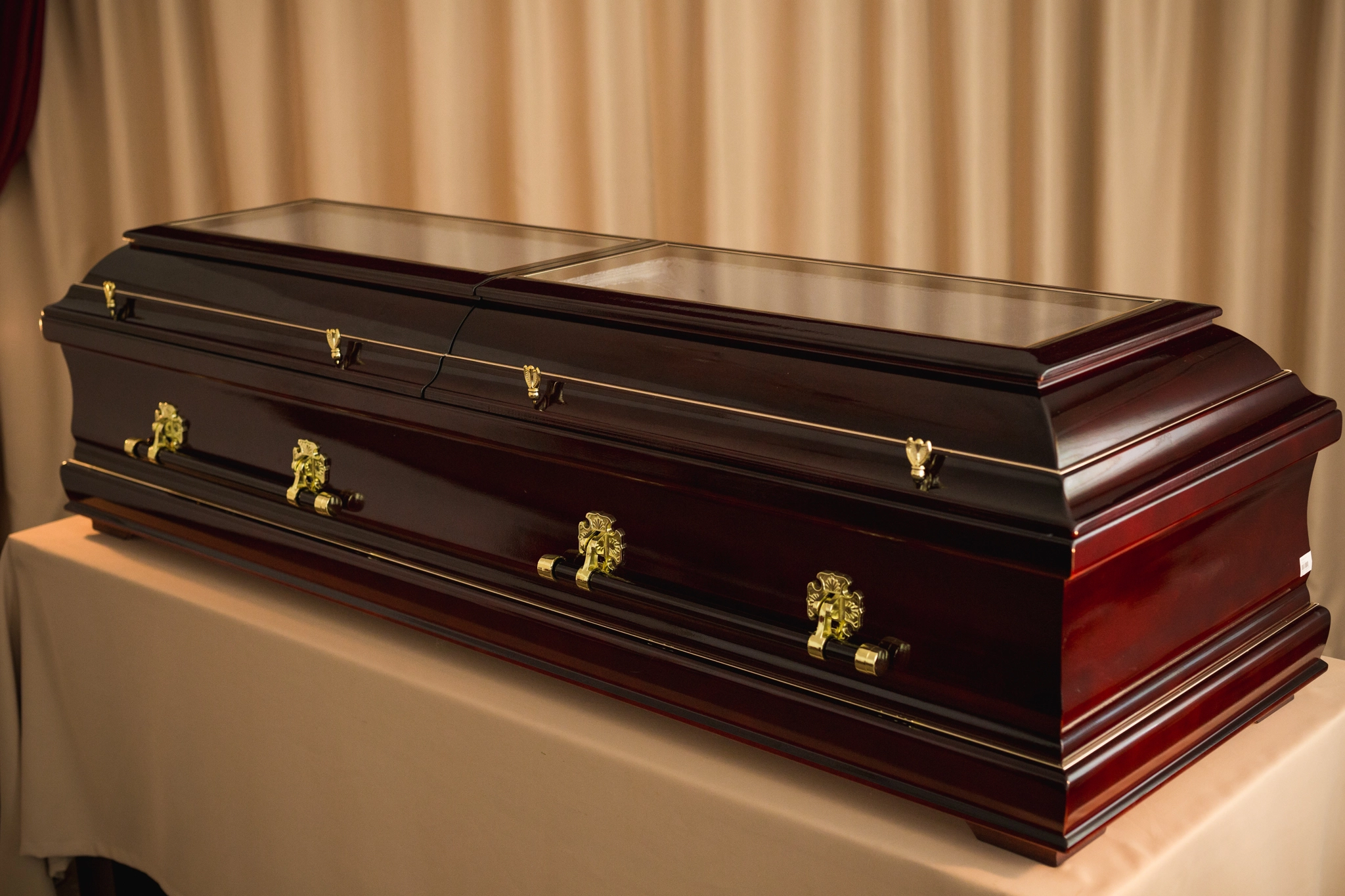 perchezitii la firme funerare si medic in cluj intr un dosar de falsificare a certificatelor de deces