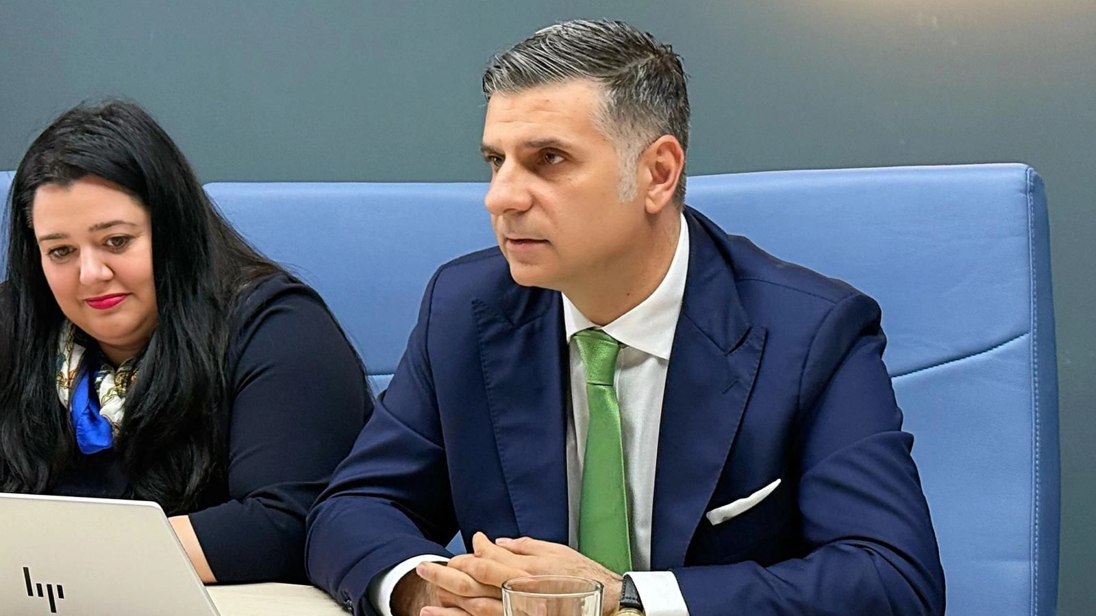 pietele financiare romanesti prospera pensiile private cresc cu 33 investitiile si bursa avanseaza iar noi asiguratori intra pe piata