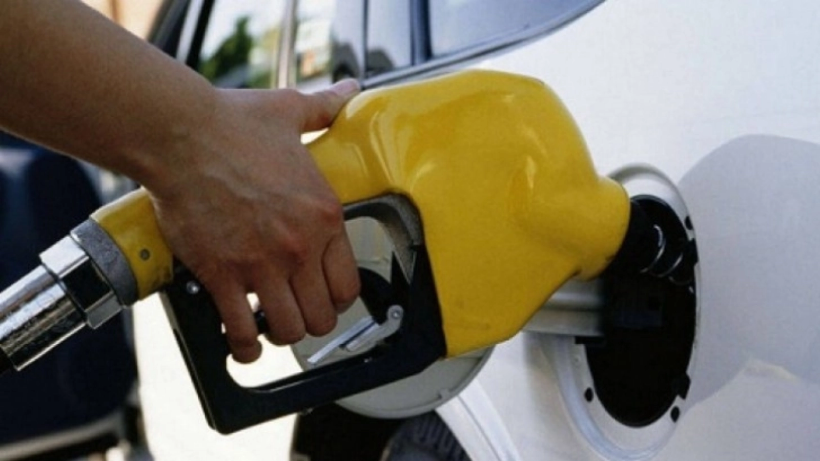 plafonarea preturilor la pompa nu este solutia avertizeaza expertii statul ar putea interveni dar prefera sa nu o faca