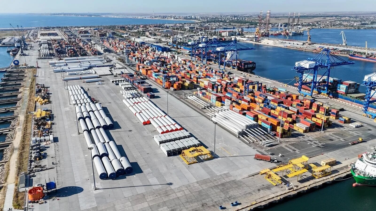 portul constanta terminalul de containere dp world trece la operare electrica printr un program de 100 de milioane de euro