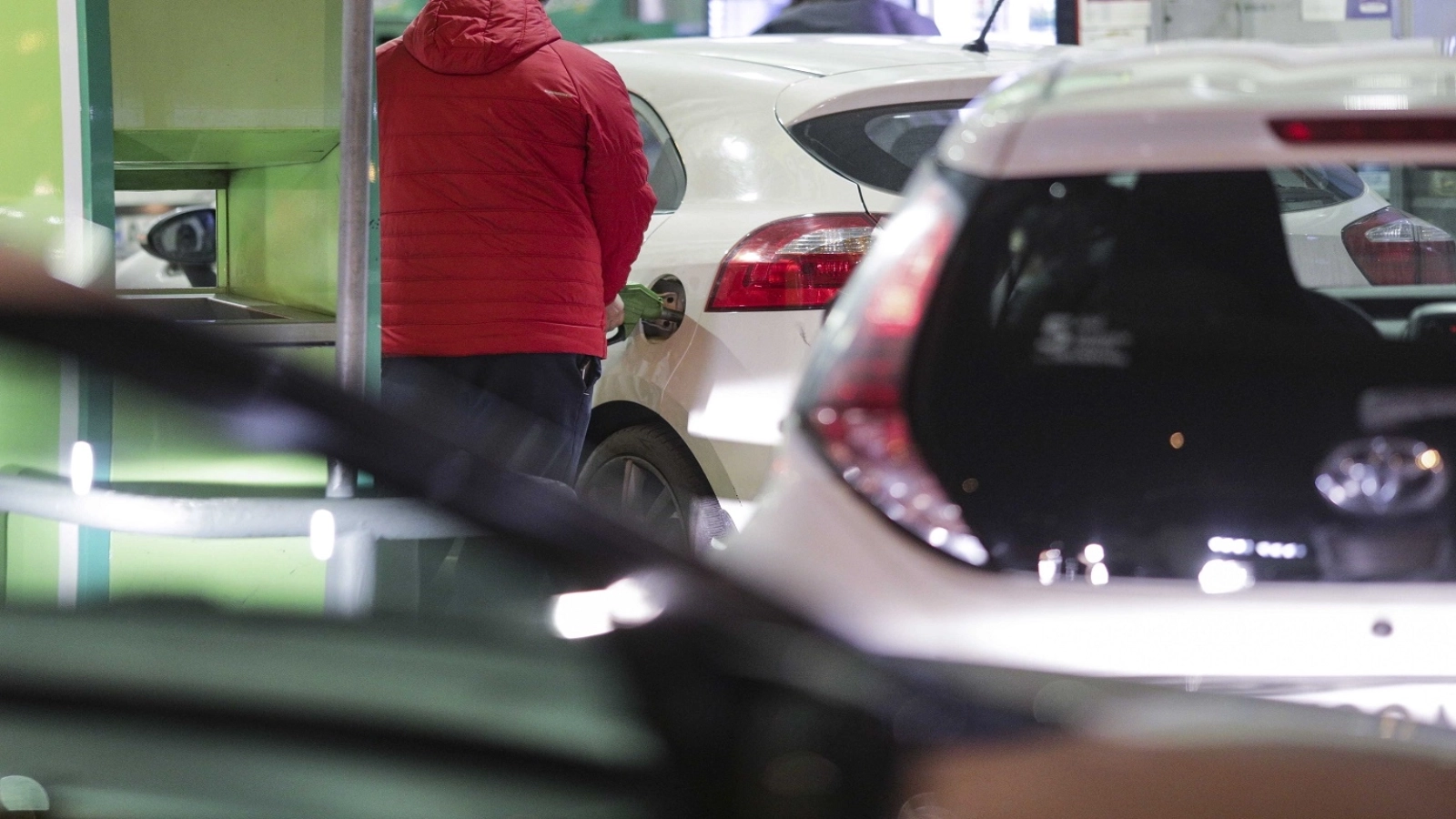 prelungirea plafonarii carburantilor risca sa avantajeze marile grupuri petroliere si sa scumpeasca benzina pe termen lung