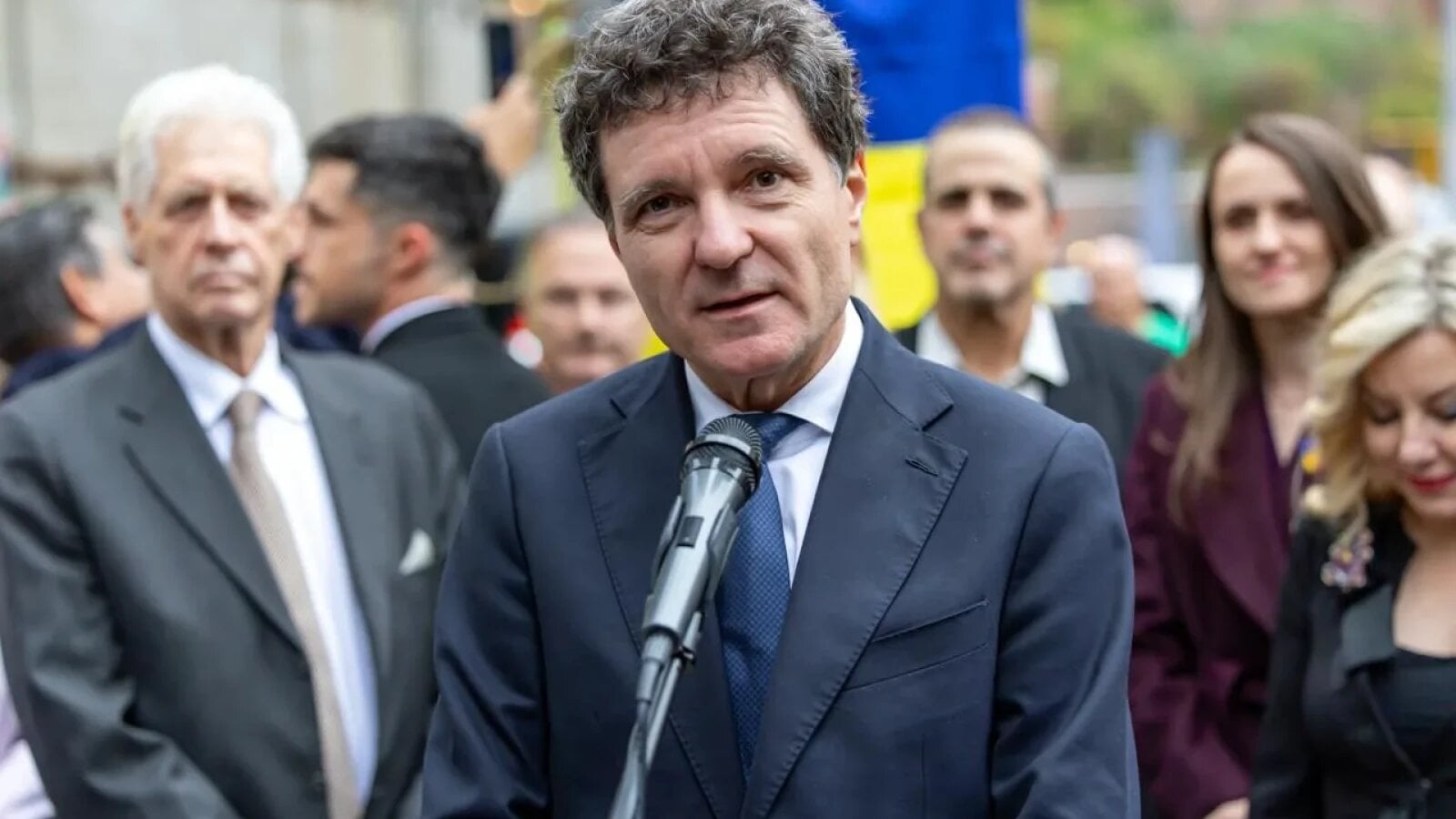 ro as it contesta in justitie decretul de desemnare a lui siegfried muresan ca premier primul termen este pe 28 septembrie