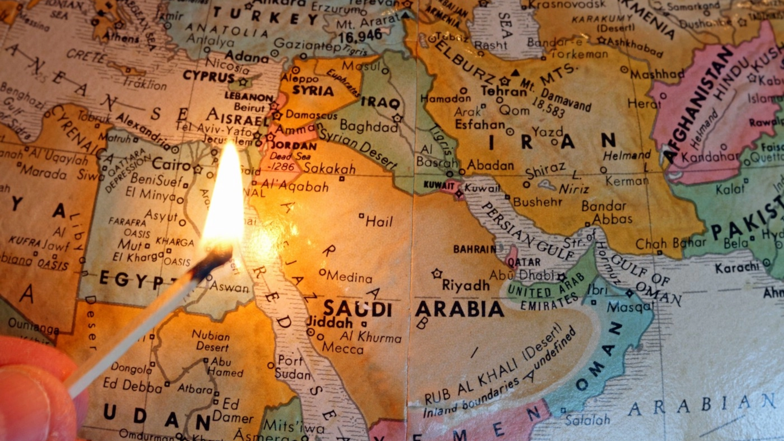 romanii blocati in golful persic din cauza conflictului drepturile lor fata de agentii de turism transportatori si autoritati