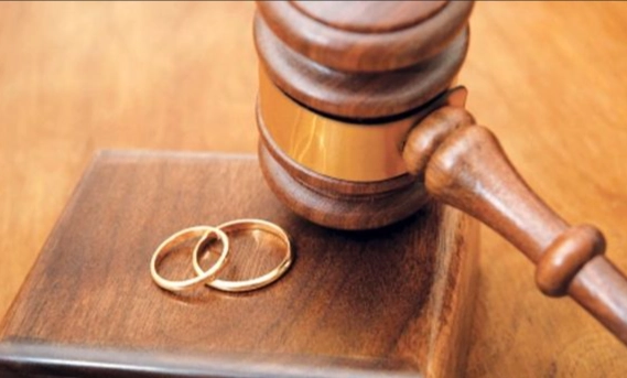 senatul modifica codul civil sotii divortati isi aleg liber numele de familie