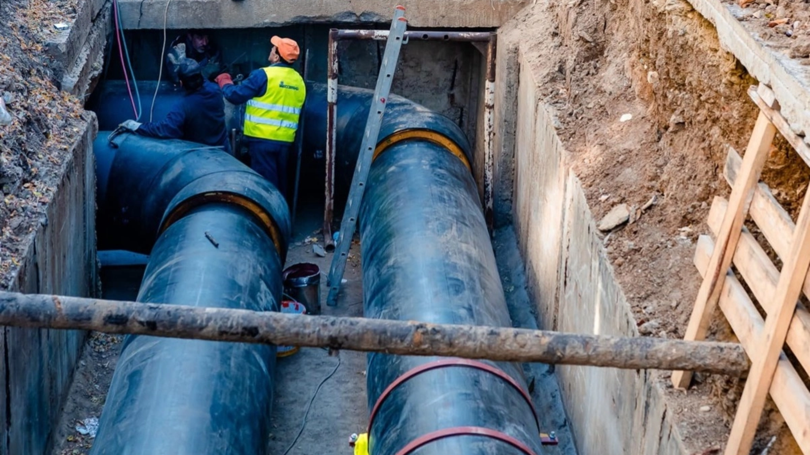 sute de blocuri din sectoarele 4 si 5 raman fara apa calda din cauza modernizarii retelei termice primare