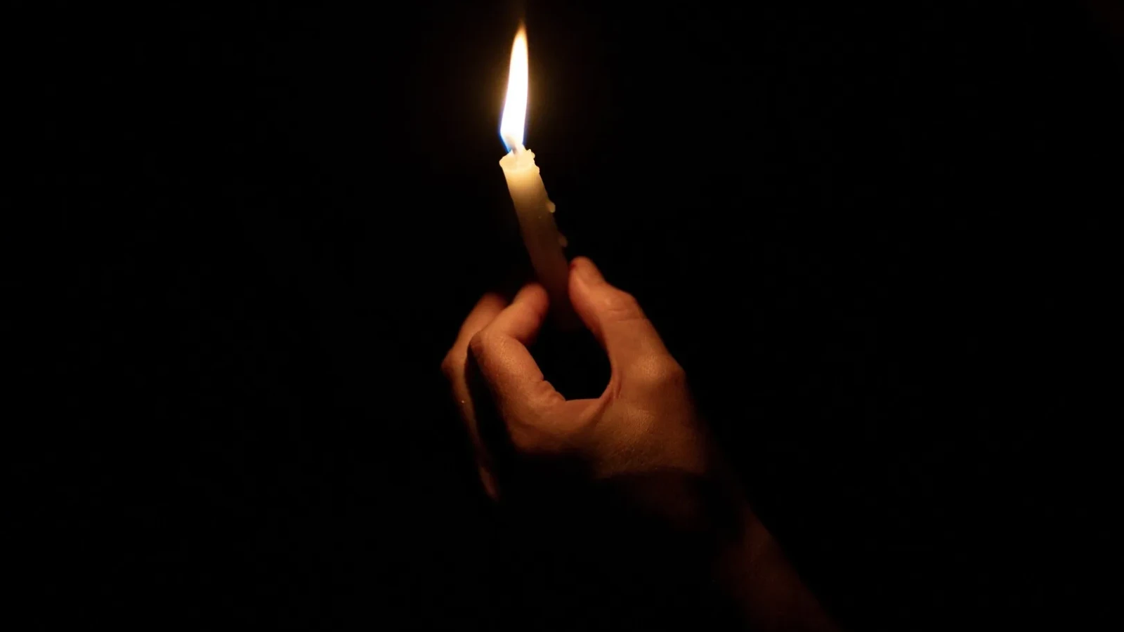 tragedie in vrancea o fetita de 6 ani a fost gasita fara suflare acasa dupa ce s ar fi plans de dureri de burta ancheta deschisa de procurori