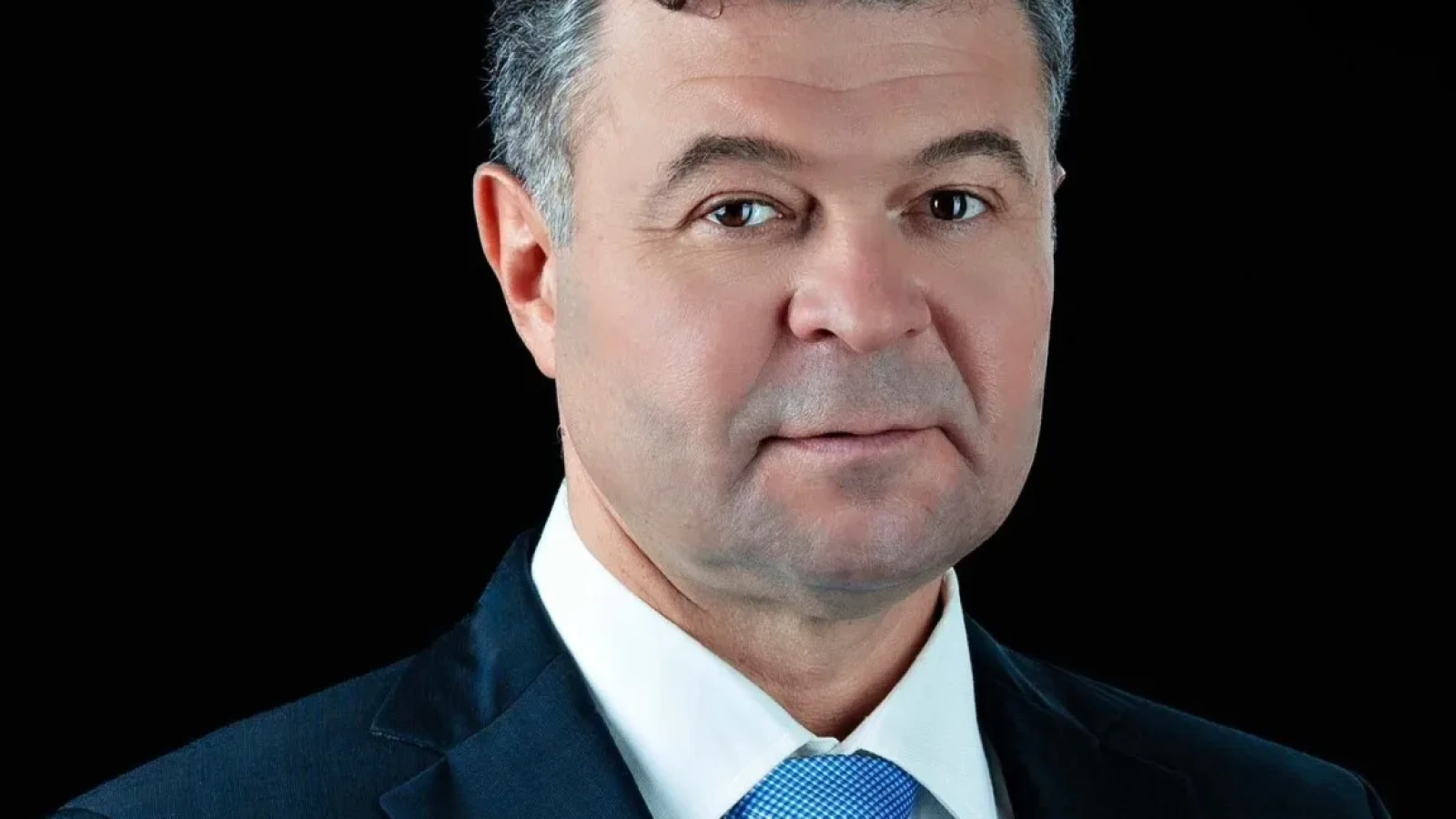 un politist din timisoara a fost trimis in judecata pentru ca ar fi dat pontul spargerii casei sefului pnl timis prejudiciul din dosar ajunge la un milion de euro
