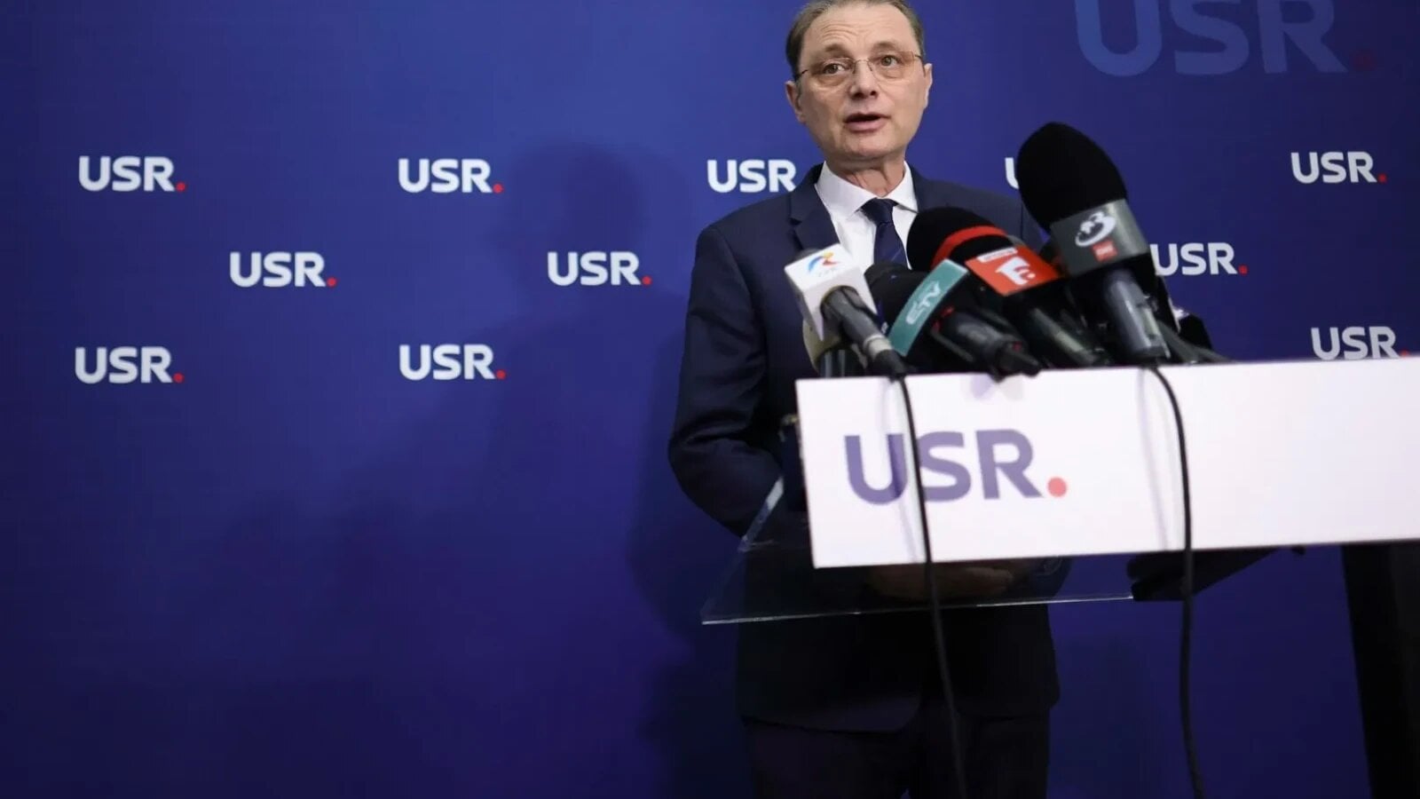 usr la o rascruce decisiva pentru soarta guvernului niculescu dominic fritz indeamna la respingerea executivului sprijinit de psd